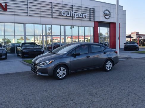 Used 2023 Nissan Versa S w/ Trunk Package FWD image 2