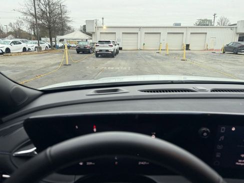 Used 2025 Buick Envista Sport Touring image 34