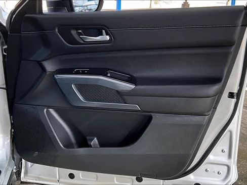 Used 2025 Nissan Pathfinder SL image 22