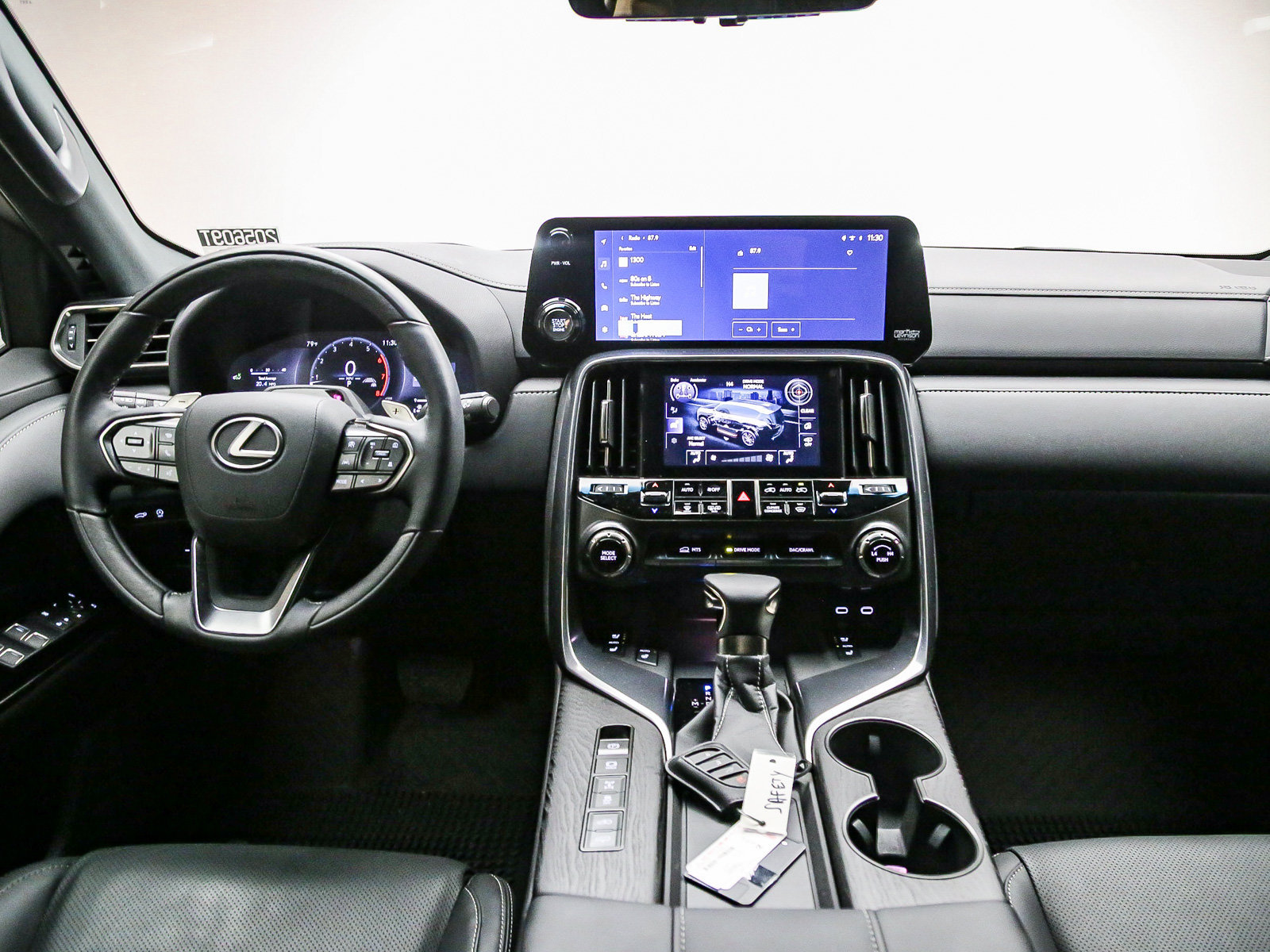 Used 2025 Lexus LX 600 4WD w/ Appearance Package image 12