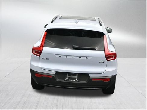 Used 2024 Volvo XC40 B5 Plus w/ Climate Package AWD/4WD image 17
