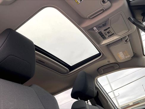 Used 2025 Toyota RAV4 XLE image 12