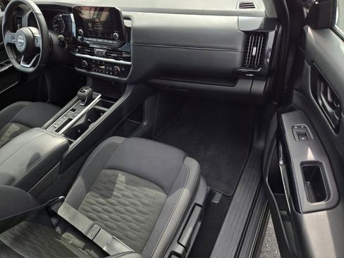 Certified 2025 Nissan Pathfinder SV image 7