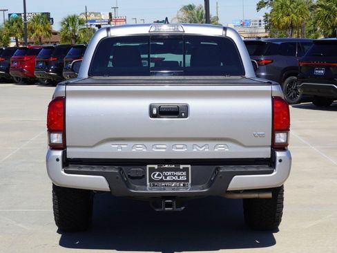 Used 2019 Toyota Tacoma TRD Sport w/ Technology Package image 7