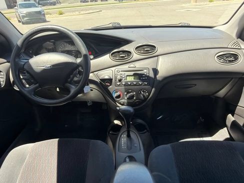 Used 2001 Ford Focus SE FWD image 12