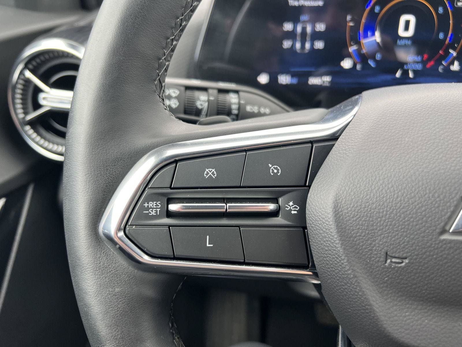 Used 2025 Chevrolet Equinox LT AWD/4WD image 17