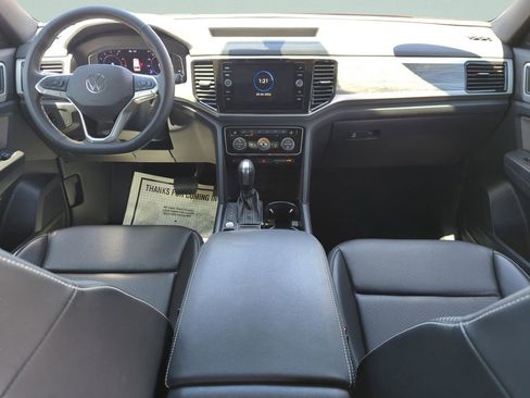 Used 2022 Volkswagen Atlas Cross Sport SE FWD image 19