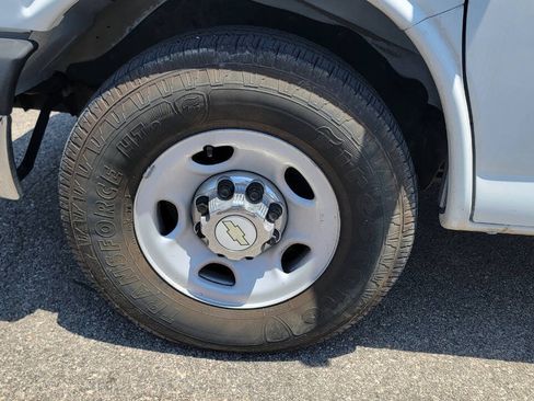 Used 2014 Chevrolet Express 3500 Extended RWD image 33