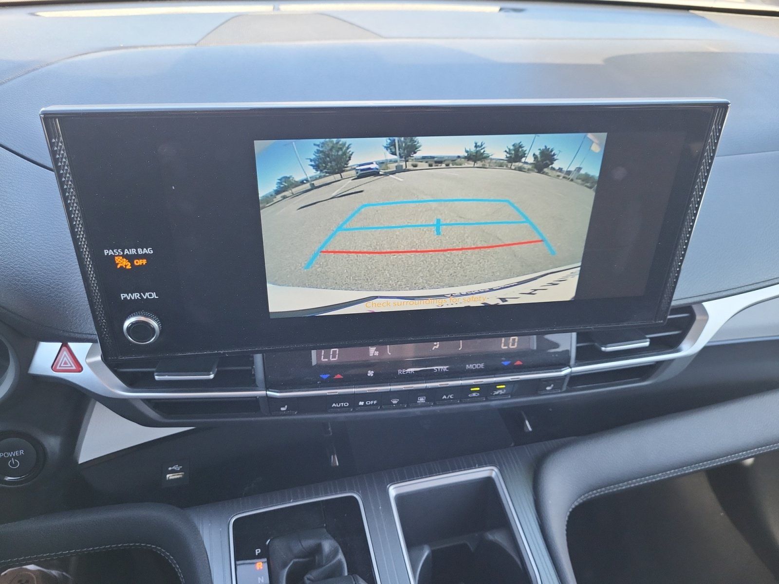 Used 2025 Toyota Sienna XLE FWD image 12