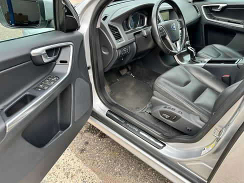 Used 2016 Volvo XC60 T5 Premier w/ Protection Package AWD/4WD image 9