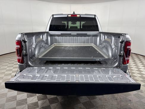 Used 2019 RAM 1500 Laramie AWD/4WD image 11