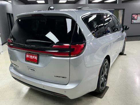 Used 2026 Chrysler Pacifica Limited w/ S Appearance Package FWD image 3