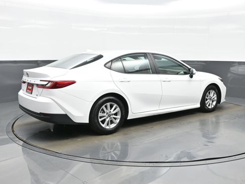 Used 2025 Toyota Camry LE image 6