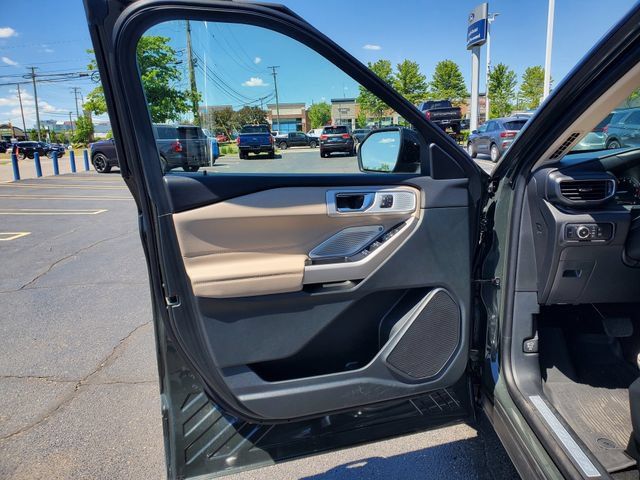 Used 2024 Ford Explorer Limited w/ Limited Technology Package AWD/4WD image 10