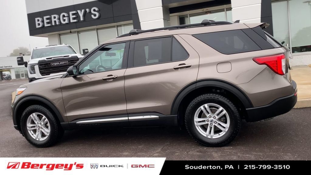 Used 2021 Ford Explorer XLT w/ Class III Trailer Tow Package AWD/4WD image 8