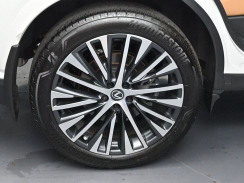 Used 2025 Lexus RX 350 Premium Plus w/ Convenience Package AWD/4WD image 38