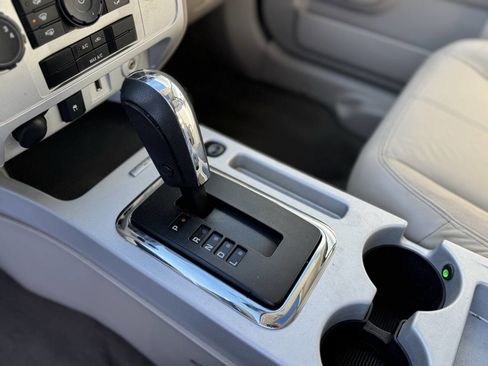 Used 2010 Mercury Mariner V6 AWD 4dr SUV image 19