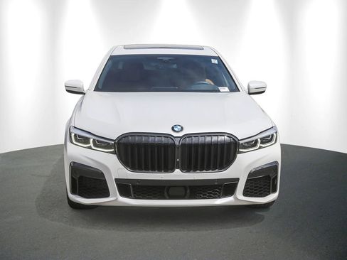 Certified 2022 BMW 750i xDrive w/ Autobahn Package AWD/4WD image 2