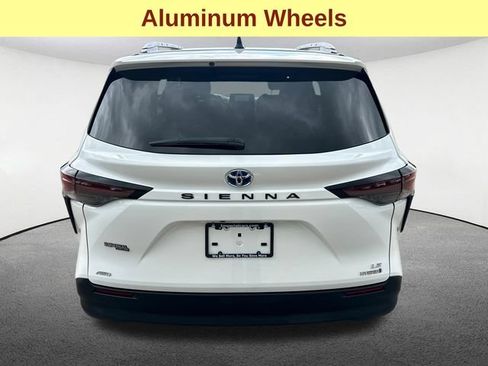 Used 2024 Toyota Sienna LE w/ LE Plus Package AWD/4WD image 9