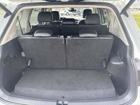 Used 2021 Volkswagen Tiguan SEL FWD image 15