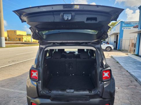 Used 2017 Jeep Renegade Latitude image 27