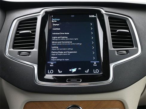 Used 2022 Volvo XC90 T6 Momentum w/ Climate Package image 16