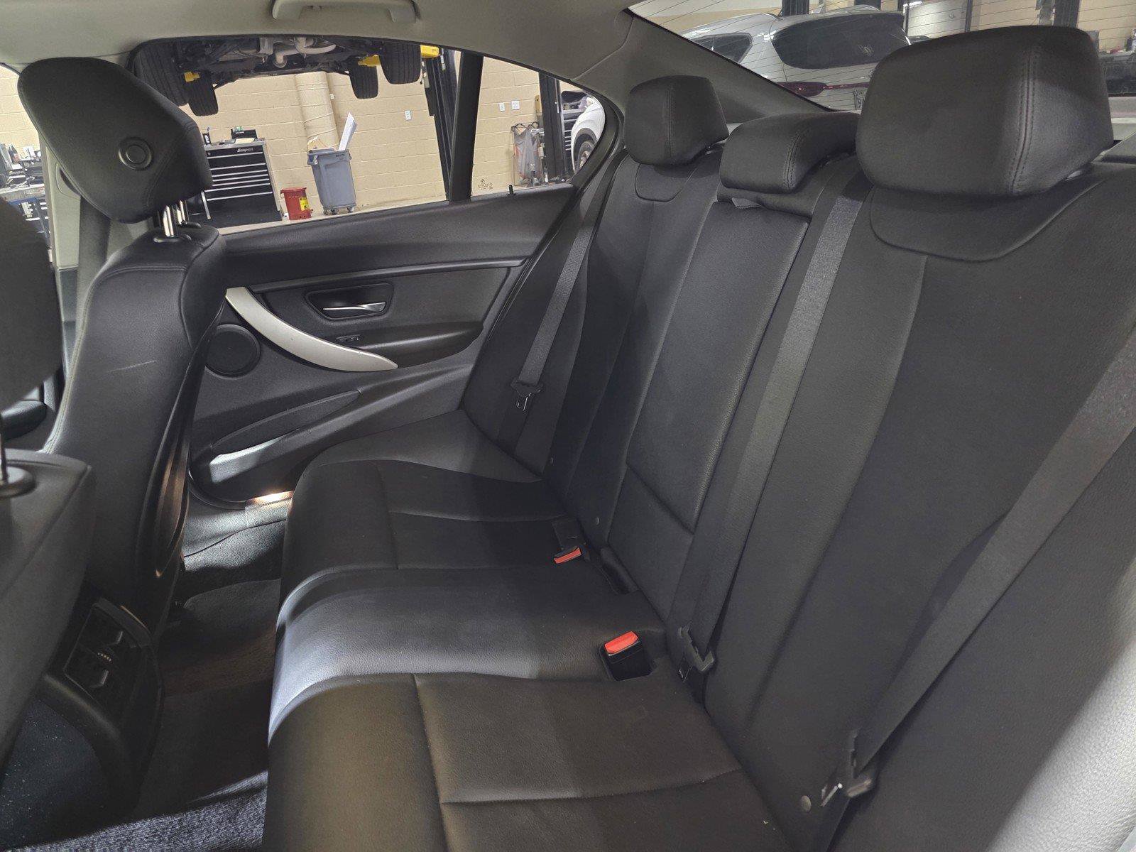 Used 2016 BMW 320i Sedan RWD image 8