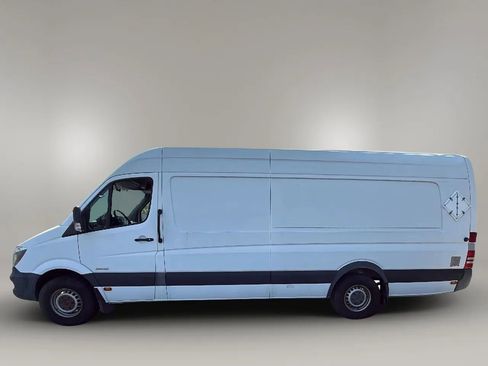 Used 2014 Freightliner Sprinter 2500 image 2