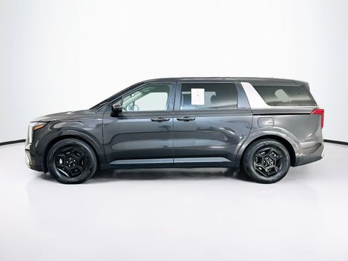Used 2026 Kia Carnival FWD image 4