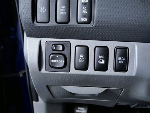 Used 2014 Toyota Tacoma Base image 22