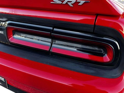 Used 2015 Dodge Challenger SRT image 16