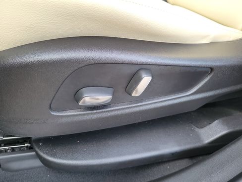 Used 2018 Cadillac XT5 FWD image 18