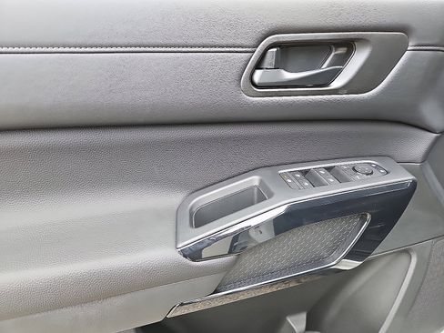 New 2025 Nissan Pathfinder S image 10