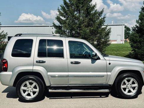 Used 2007 Jeep Liberty Limited AWD/4WD image 2