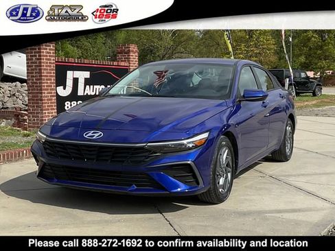 Used 2024 Hyundai Elantra SEL FWD image 3