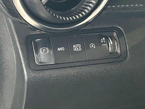 Used 2025 Chevrolet Equinox LT AWD/4WD image 19