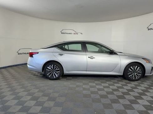 Used 2024 Nissan Altima 2.5 SV FWD image 10