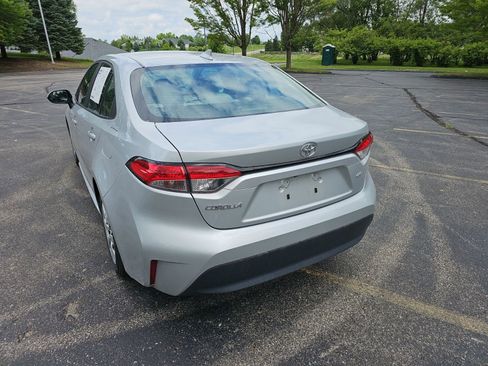 Used 2024 Toyota Corolla LE FWD image 3