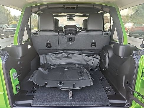 New 2026 Jeep Wrangler Rubicon w/ Technology Group image 18