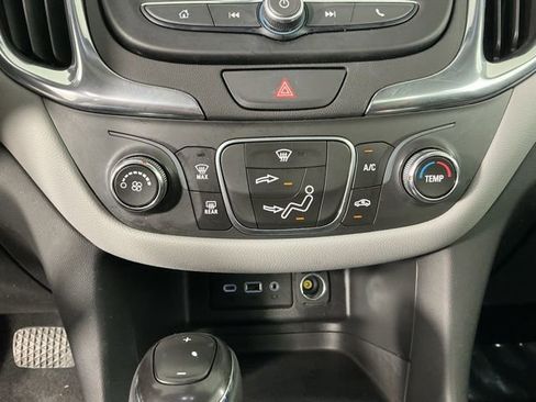 Used 2020 Chevrolet Equinox LS w/ LS Convenience Package FWD image 28