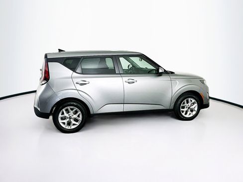 Used 2025 Kia Soul LX w/ LX Technology Package FWD image 10