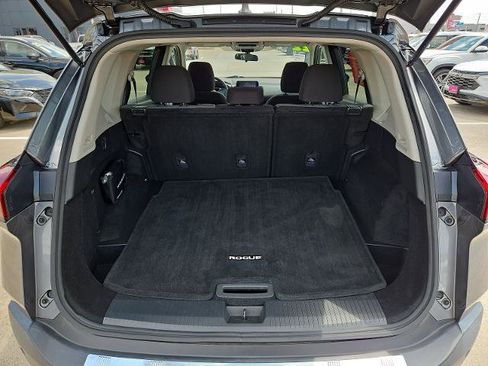 Certified 2022 Nissan Rogue SV image 12