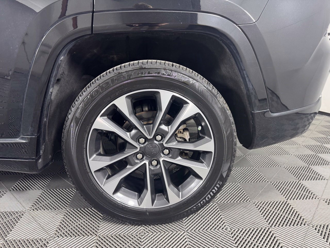 Used 2023 Jeep Grand Cherokee Overland AWD/4WD image 43