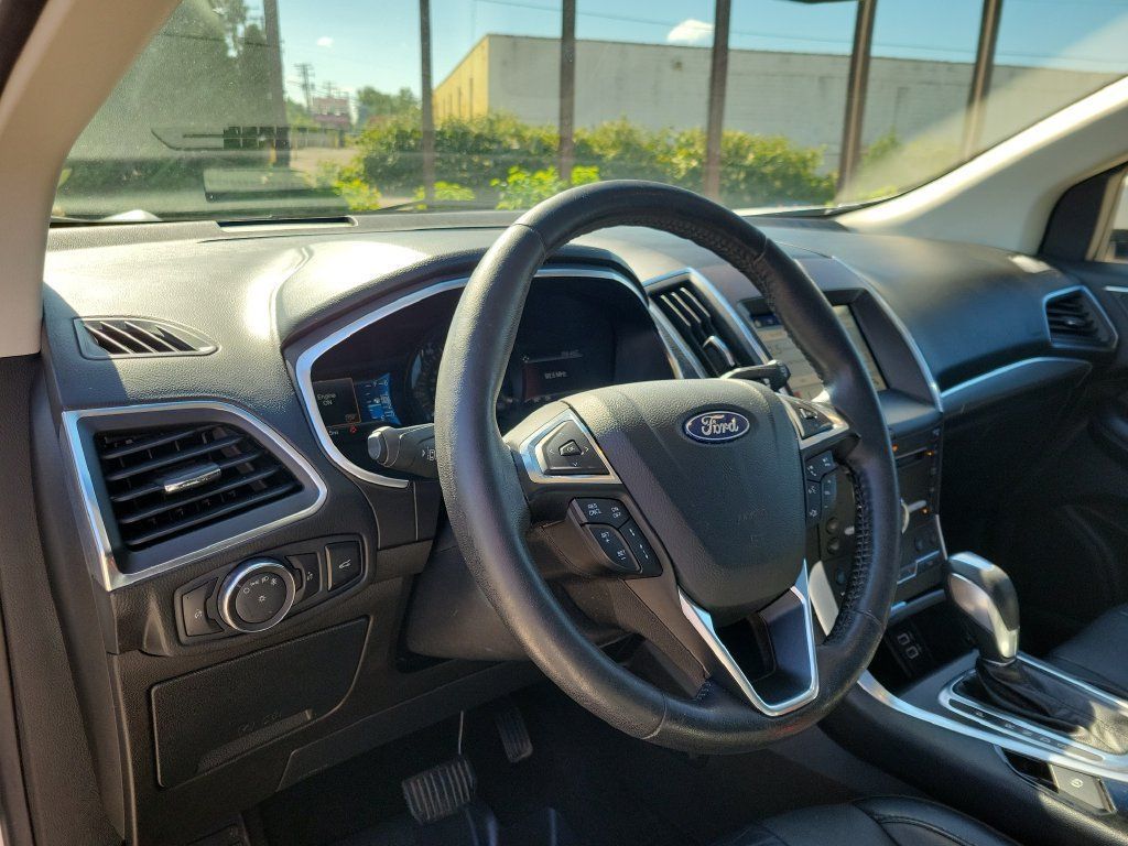 Used 2018 Ford Edge Titanium w/ Equipment Group 301A AWD/4WD image 22