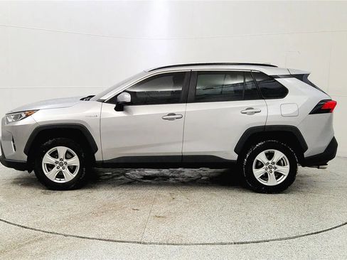 Used 2020 Toyota RAV4 XLE image 4