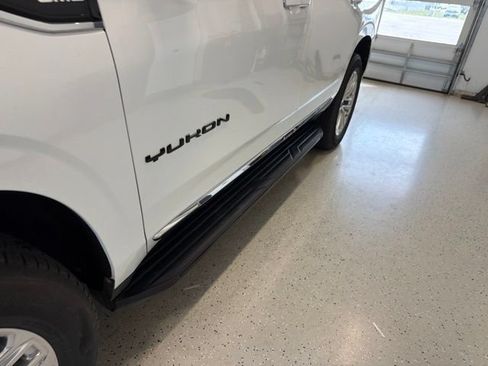 Used 2022 GMC Yukon SLT w/ SLT Premium Package AWD/4WD image 7