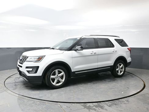 Used 2016 Ford Explorer XLT w/ Equipment Group 201A image 8