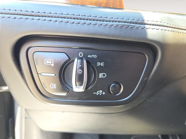 Used 2018 Bentley Bentayga Activity AWD/4WD image 18