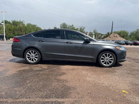 Used 2017 Ford Fusion SE FWD image 6
