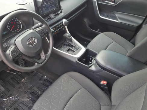 Certified 2022 Toyota RAV4 XLE FWD image 9